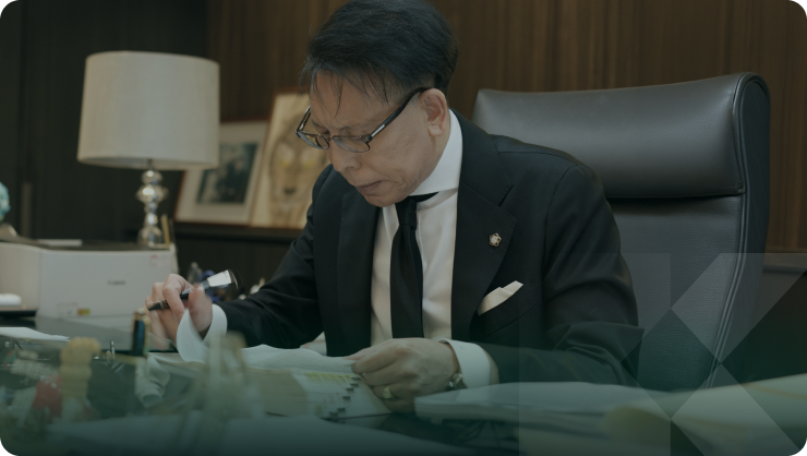 업무 중인 BK파트너스 대표변호사 백홍기